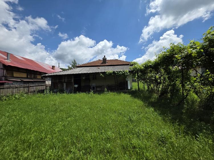 Casă cu 3 camere în Călinești