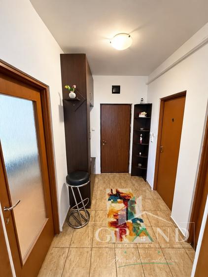 Apartament cu 3 camere semidecomandat, mobilat în Baciu