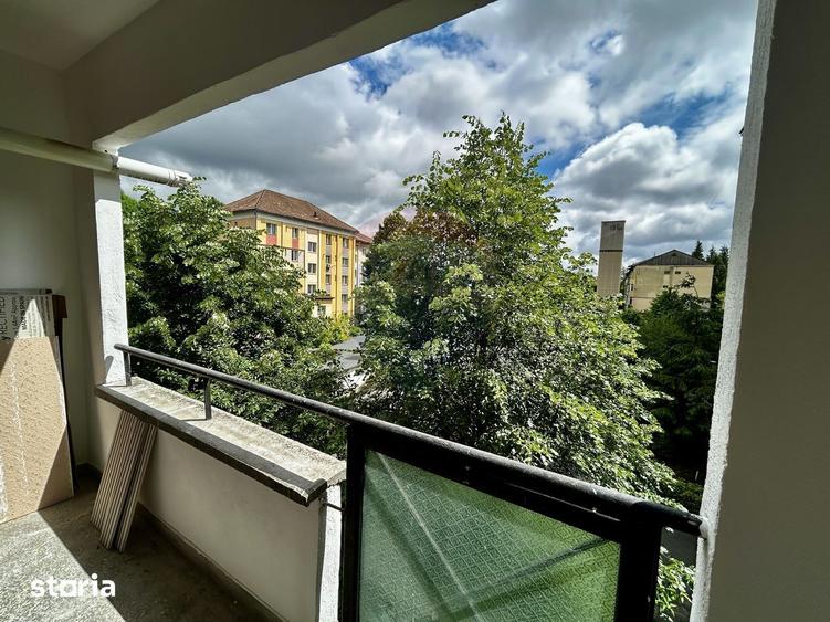 Apartament cu 3 camere decomandat în Săsar