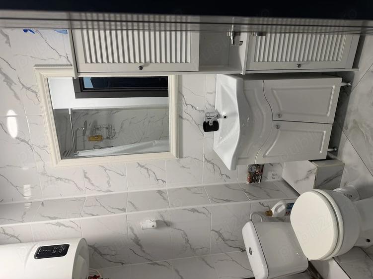 Apartament cu 3 camere semidecomandat în Tineretului