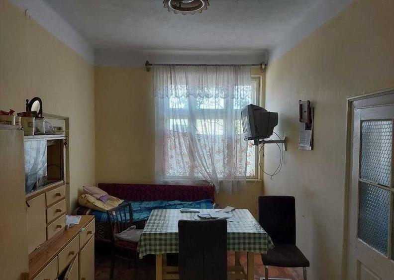 Casă cu 4 camere în Exterior Vest