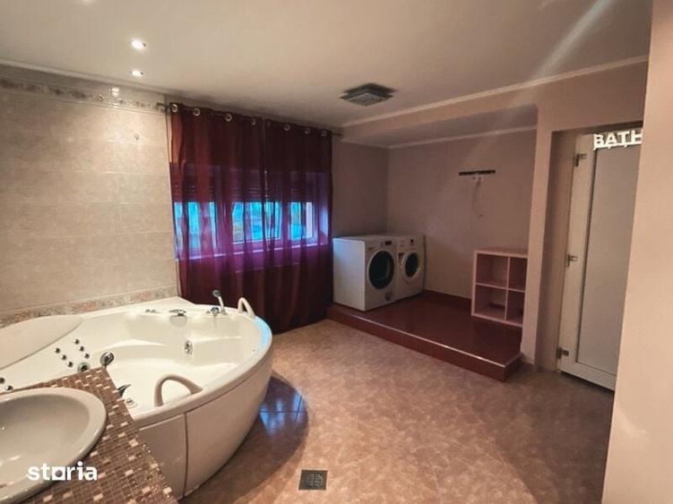 Casă cu 9 camere cu Teren 100 Mp în Centrul Civic
