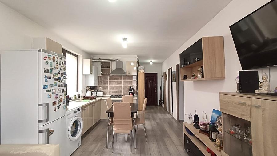 Apartament cu 3 camere semidecomandat, mobilat în Florești — fotografia 1