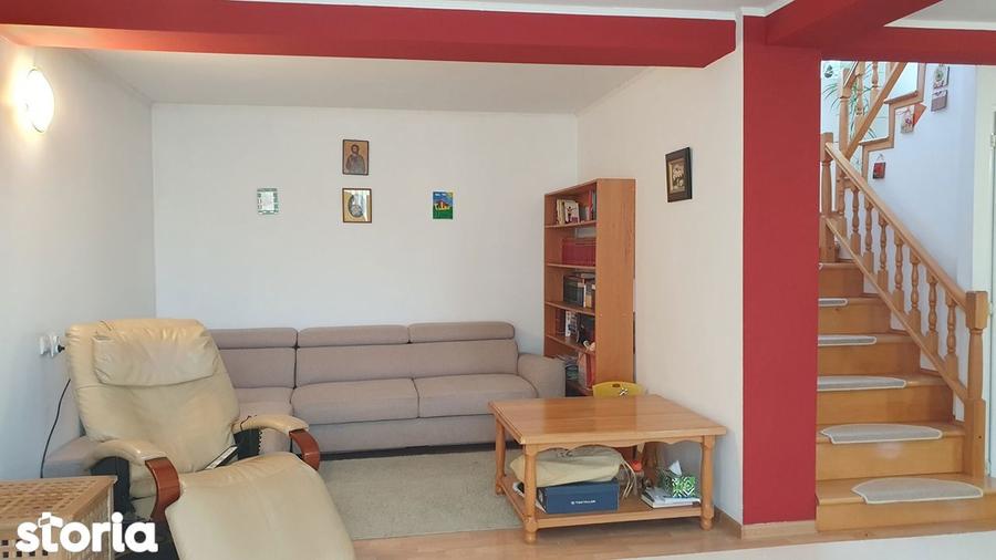 Casă cu 5 camere decomandat cu Canalizare în Theodor Pallady