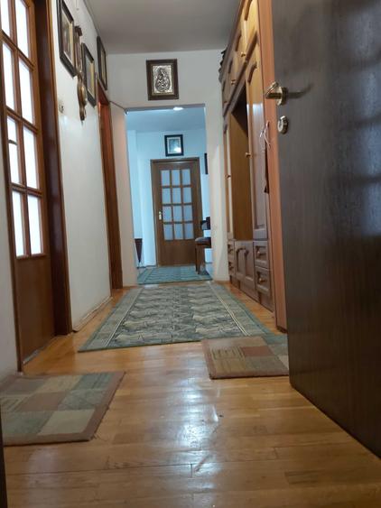 Apartament cu 4 camere decomandat în Exterior Vest