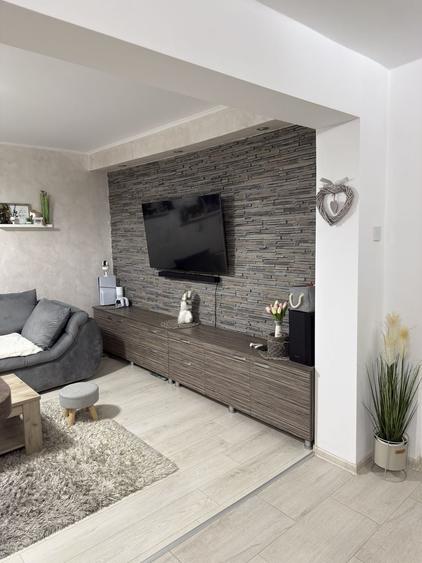 Apartament cu 3 camere decomandat în Tolstoi
