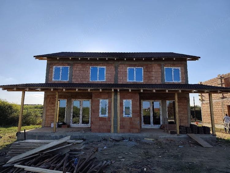 Casă cu 7 camere cu Teren 294 Mp în Ghiroda