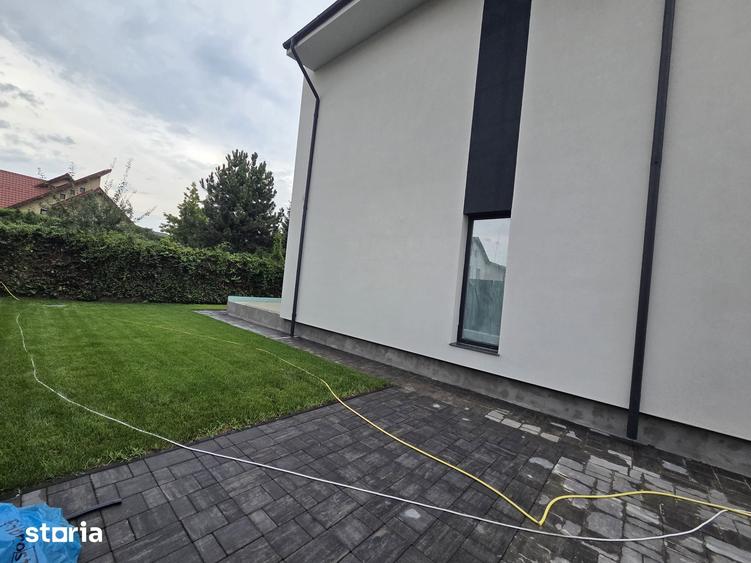 Casă cu 5 camere cu Teren 330 Mp în Central