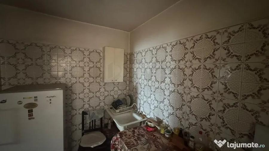 Apartament cu 3 camere decomandat în Lacul Tei