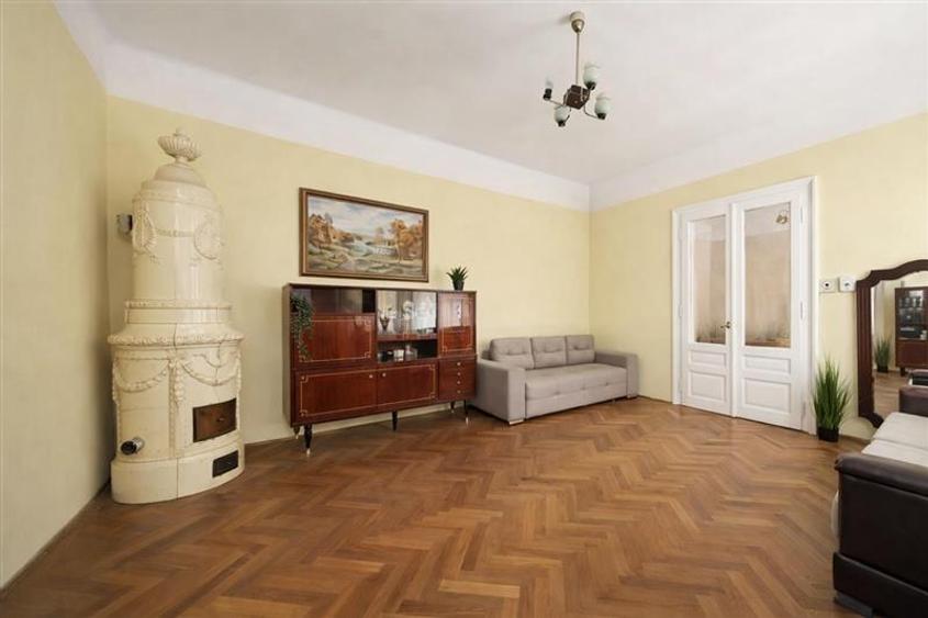 Apartament cu 6 camere semidecomandat în Centrul Istoric