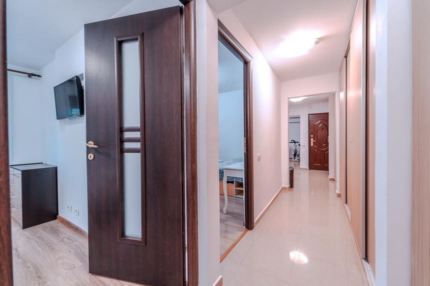 Apartament cu 3 camere decomandat, mobilat în Exterior Vest