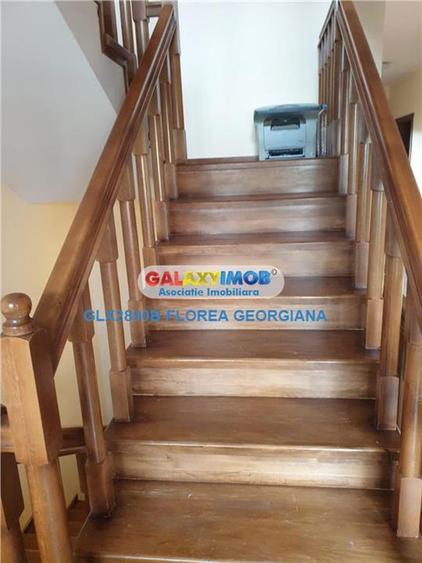 Casă cu 8 camere cu Garaj în Odăi