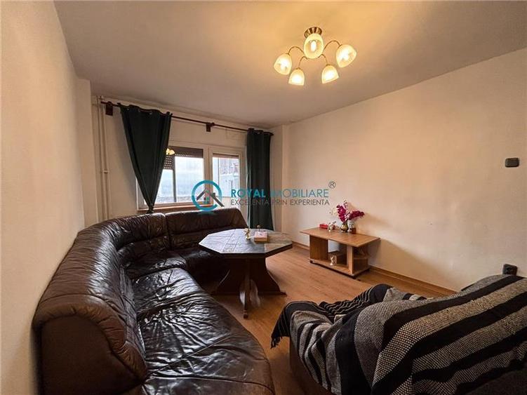 Apartament cu 4 camere decomandat, mobilat în Mărășești