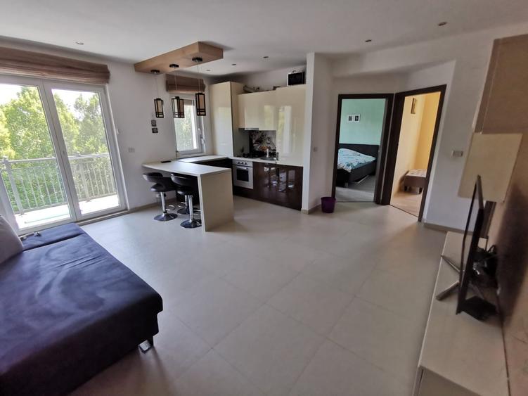 Apartament cu 3 camere decomandat în Dumbrăvița