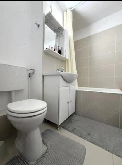 Apartament cu 4 camere decomandat în Lipovei