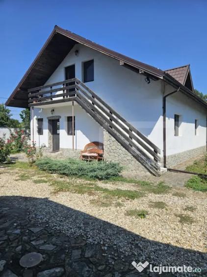 Casă cu 4 camere cu Teren 4435 Mp în Central