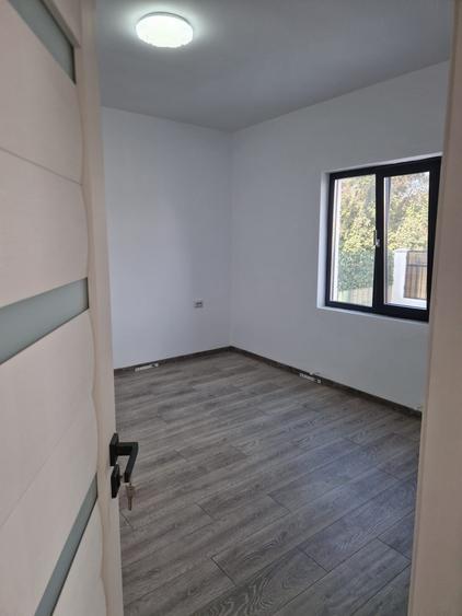 Casă cu 3 camere cu Teren 200 Mp în Lumina