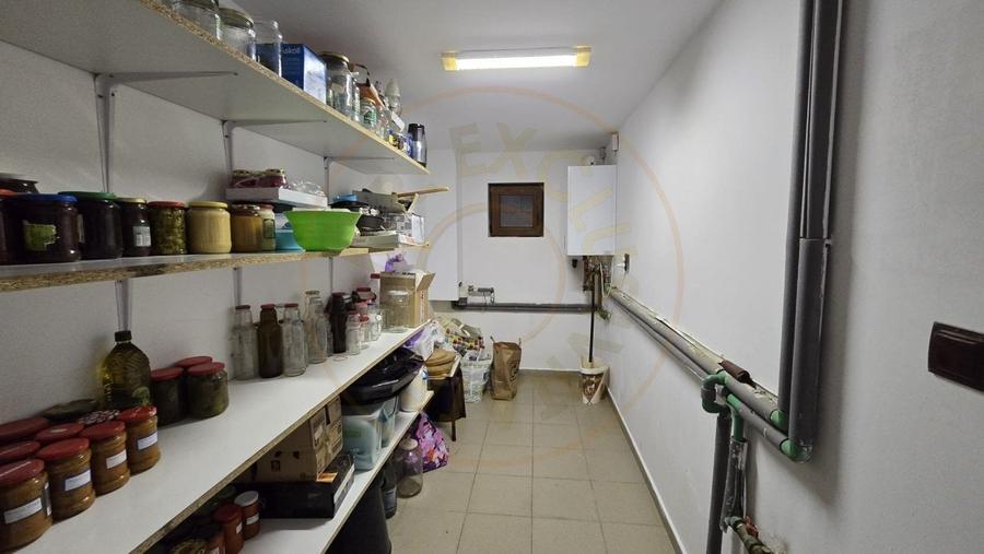 Casă individuală cu 5 camere cu Canalizare în Sud-Est