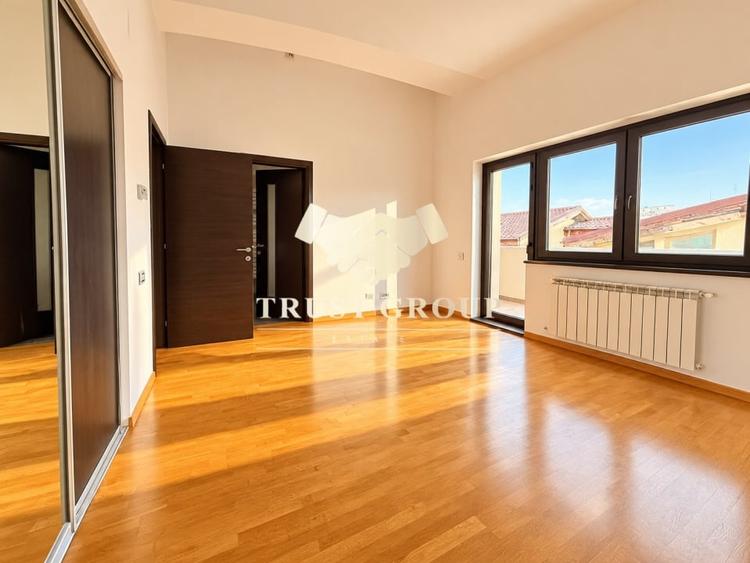 Apartament cu 3 camere decomandat, mobilat în Ultracentral