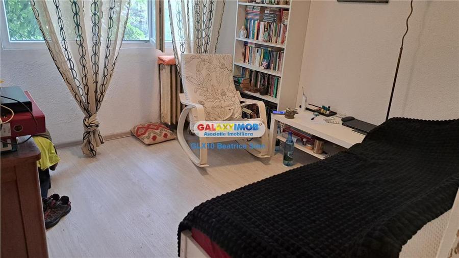 Apartament cu 3 camere decomandat în Drumul Taberei