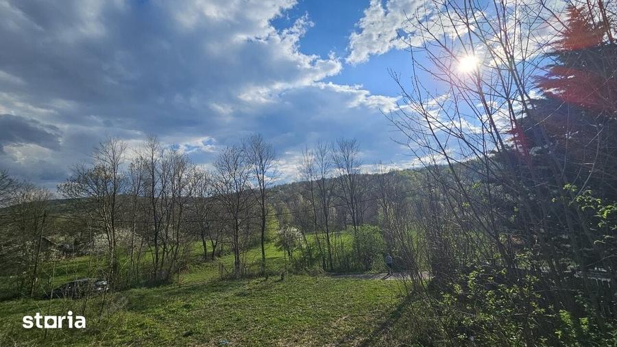 Teren de 1800 mp, în Brebu