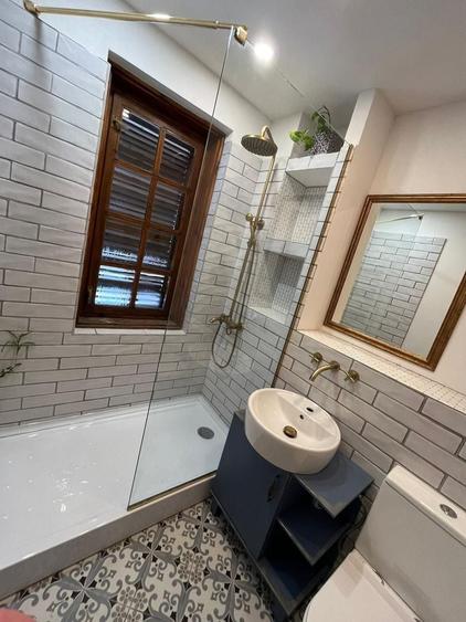 Casă individuală cu 8 camere cu Piscina în Ghermănești