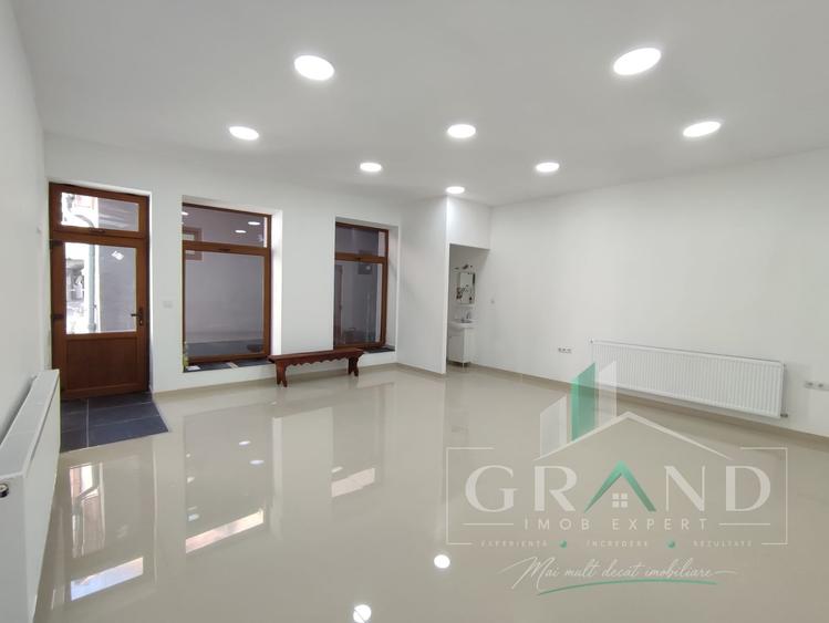 Spațiu comercial, de 90 mp, în Central