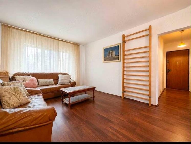 Apartament cu 4 camere decomandat în Faleza Nord