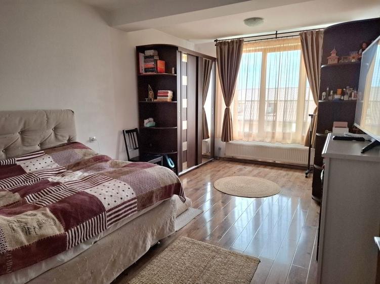 Apartament cu 4 camere semidecomandat în Central