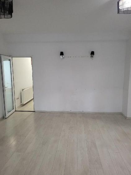Spațiu comercial, de 56 mp, în Trocadero