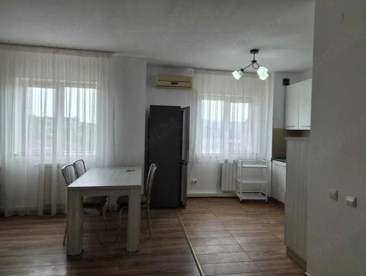 Apartament cu 3 camere semidecomandat în Tătărași