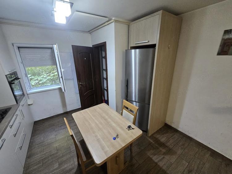 Apartament cu 2 camere semidecomandat în Girocului
