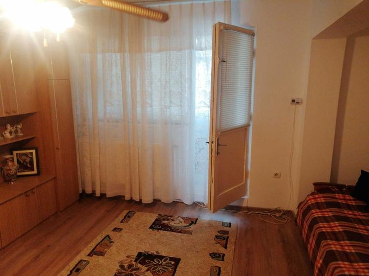 Apartament cu 2 camere decomandat în Micro 20