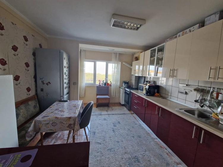 Apartament cu 2 camere decomandat, mobilat în Între Lacuri
