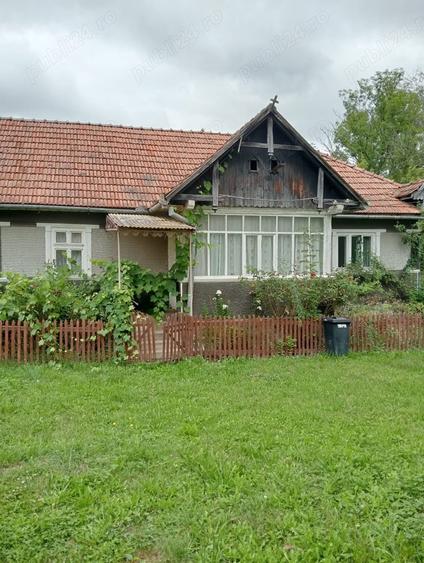 Casă cu 5 camere cu Teren 1500 Mp în Călățele