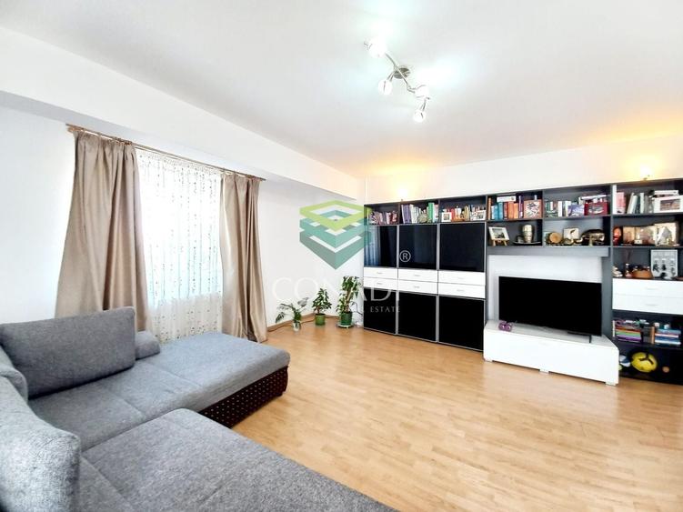 Apartament cu 3 camere decomandat, mobilat în Băneasa