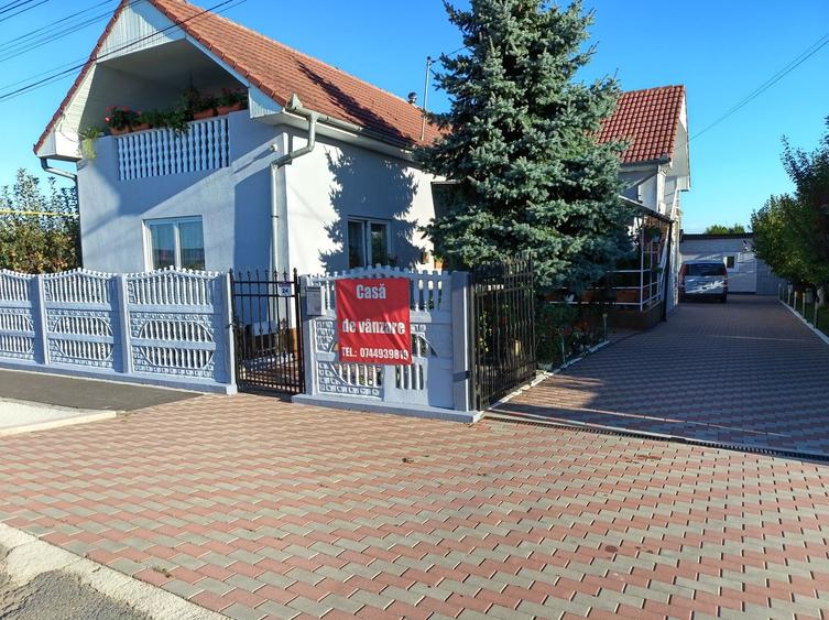 Casă cu 4 camere în Jucu