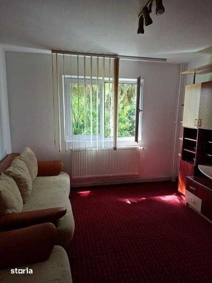 Inchiriez apartament 2 camere, semidecomandat, zona Florilor - 1