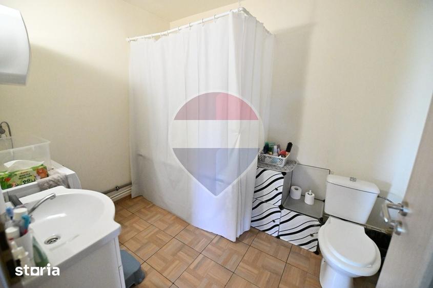 Casă cu 7 camere cu Teren 400 Mp în Bariera Vâlcii