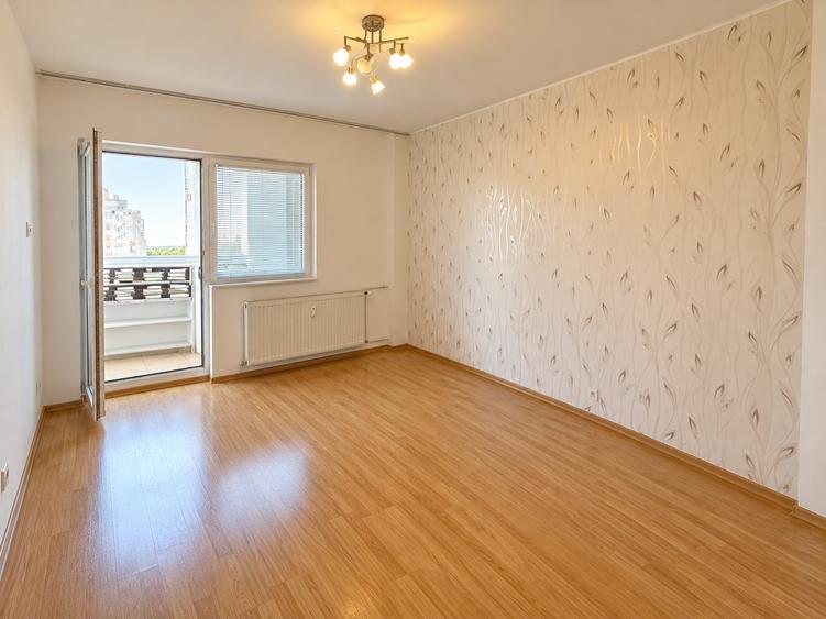 Apartament cu 3 camere decomandat în Sebastian