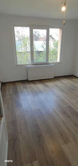 Apartament cu 4 camere decomandat în Florilor