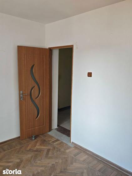 Apartament cu 3 camere decomandat în Peninsula