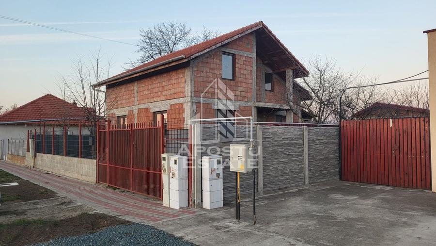 Casă individuală cu 3 camere cu Canalizare în Satchinez