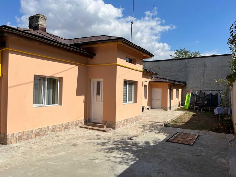 Casă individuală cu 4 camere cu Canalizare în Giulești