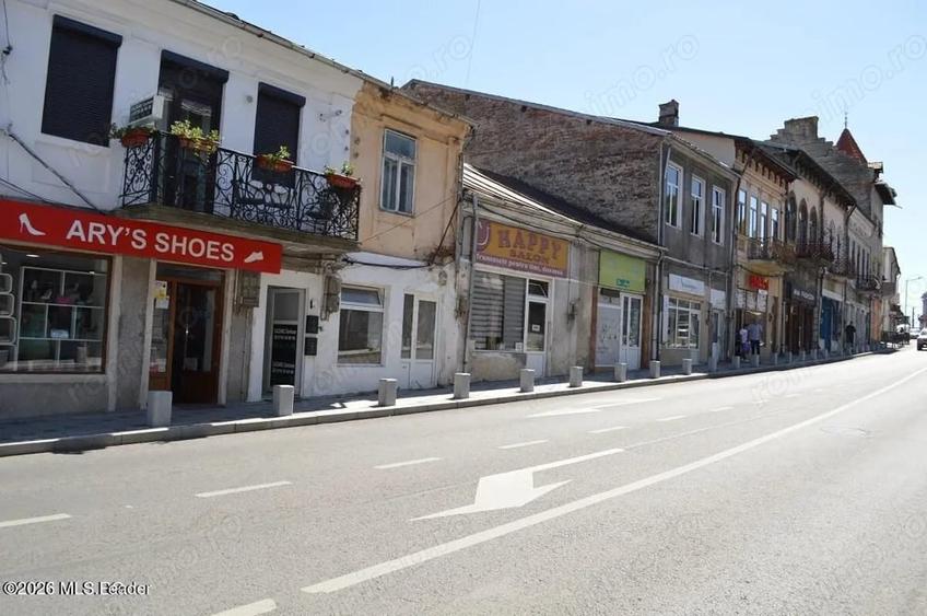 Casă cu Teren 1339 Mp în Central