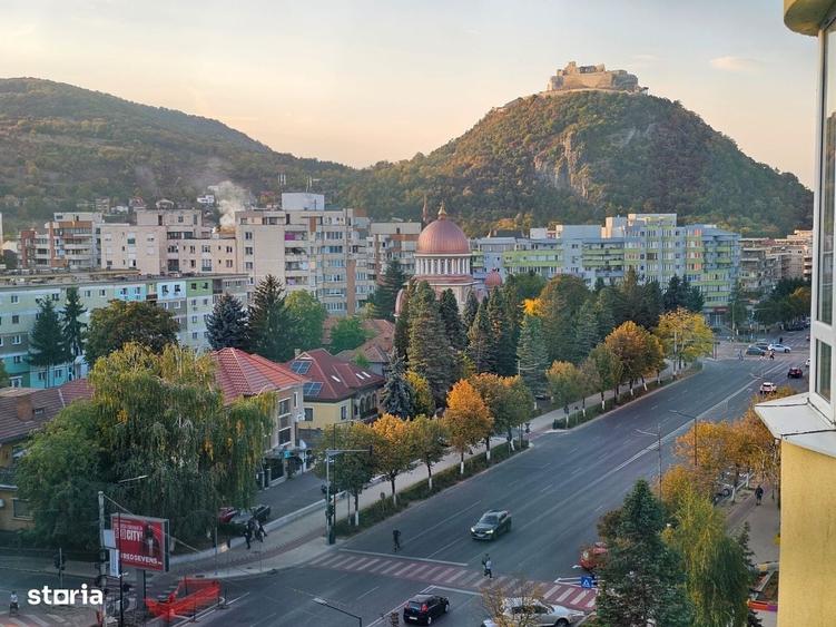 Apartament cu 4 camere decomandat în Decebal