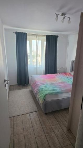 Apartament cu 3 camere semidecomandat, mobilat în Dristor