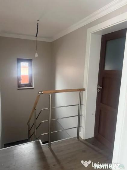Casă cu 5 camere cu Teren 2000 Mp în Podari