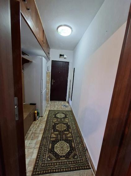 Apartament cu 3 camere semidecomandat în Spitalul Județean