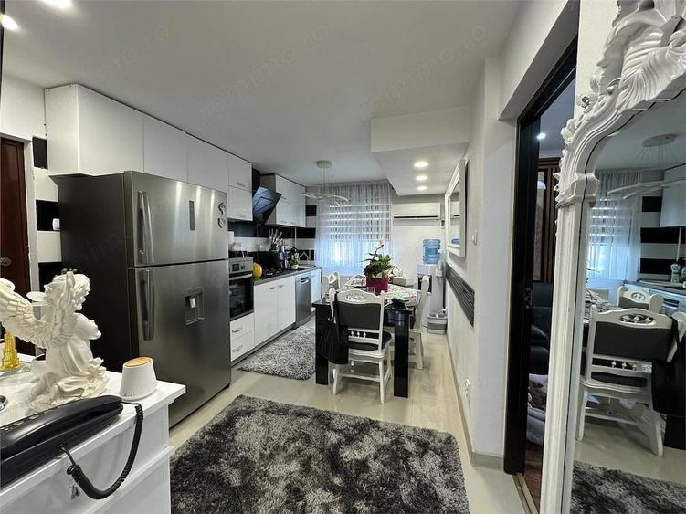 Apartament cu 3 camere decomandat în Moroasa 2